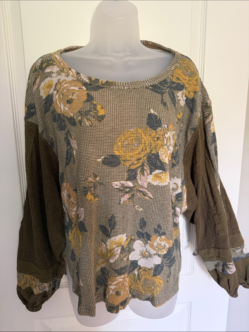 Free People Olive Floral Long-Sleeve Top - Casual Scoop Neck S